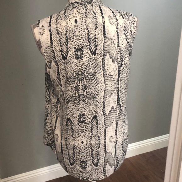 Daniel Rainn Top - Picture 2 of 6